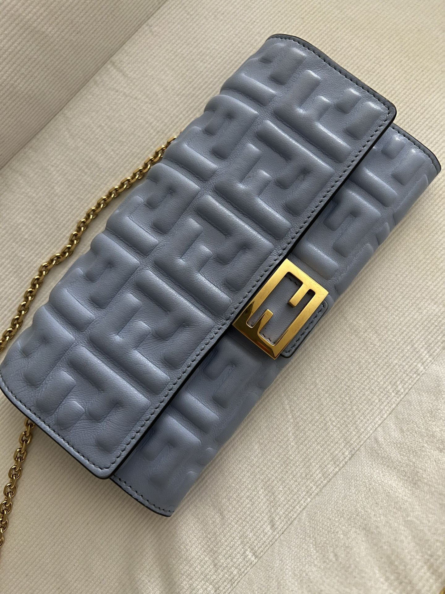 Fendi Ff Motif Baguette Continental Chain-linked Wallet in Blue