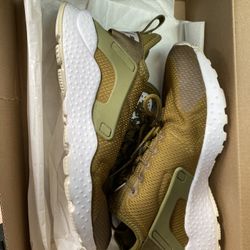 Nike Huarache - womens 6.5