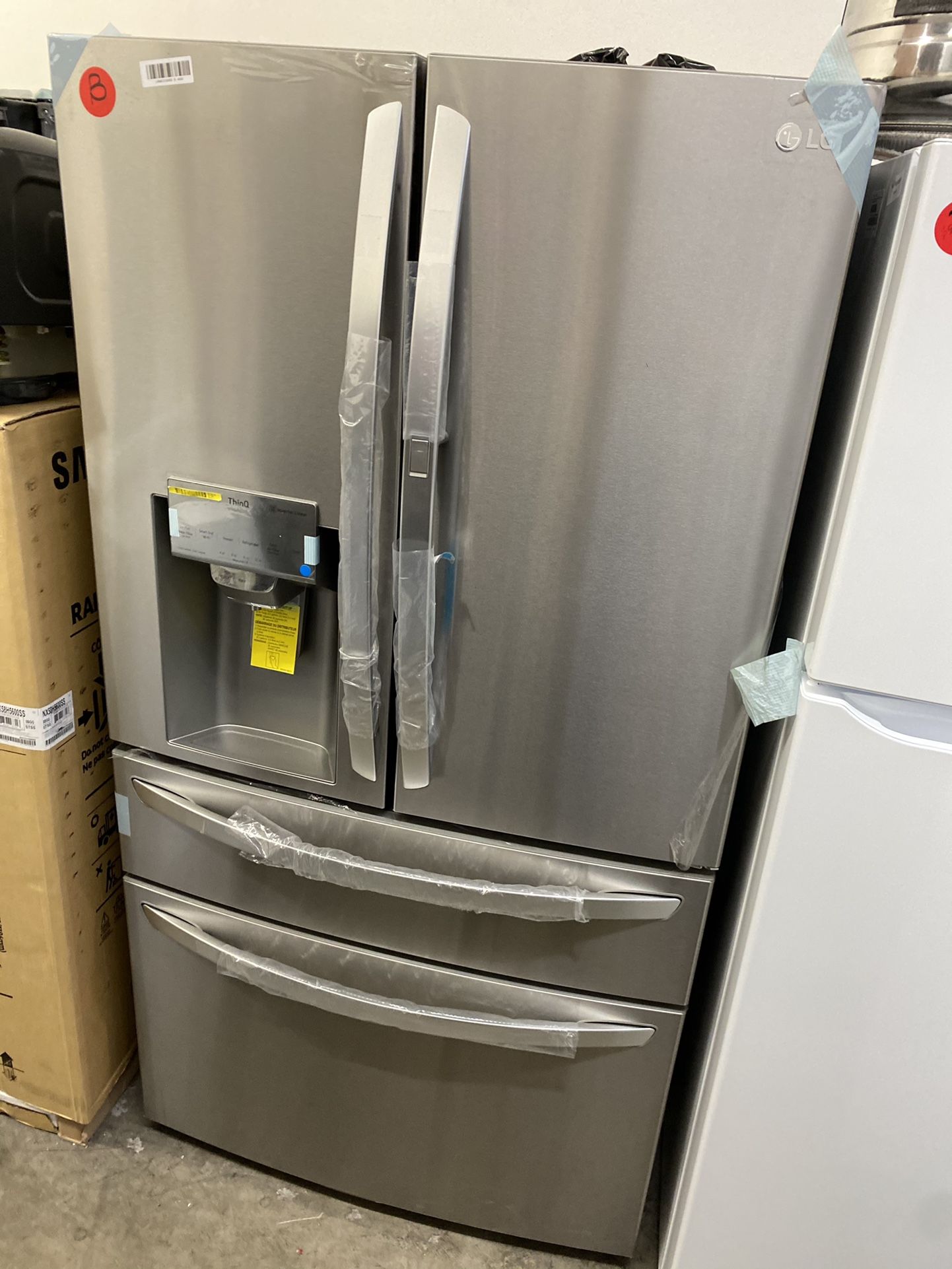 NEW ! 29.5 CU FT LG 4 DOOR REFRIGERATOR IN STAINLESS STEEL WITH ICE/WATER DISPENSER & SHOW CASE DOOR