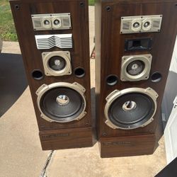 2 Large Speakers Pioneer GST7000 