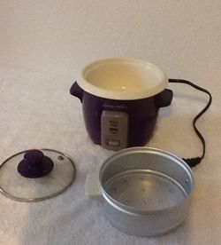 Rice cooker/ 2 cup rice cooker/Lorena Bella cooker for Sale in