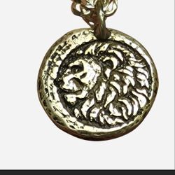 .999 silver lion head Amulet/ Pendant jewellery #silverjewellery 

#lion 

#999

#Pendant 

#Unisex

Amulet Only Bundle With a Double Cuban Link Neckl