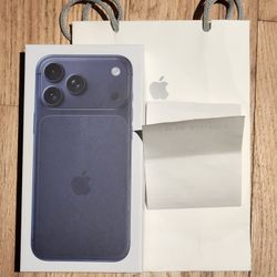 Brand new iphone 17 Pro Max, unlocked, 512GB, Blue or orange 
Comes with receipt and warranty