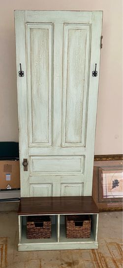 Entry way coat and shoe bench