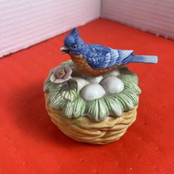 Nest Trinkets Box blue bird on a nest of eggs With Flowery Lid 