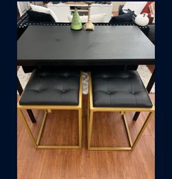 Table / Stools