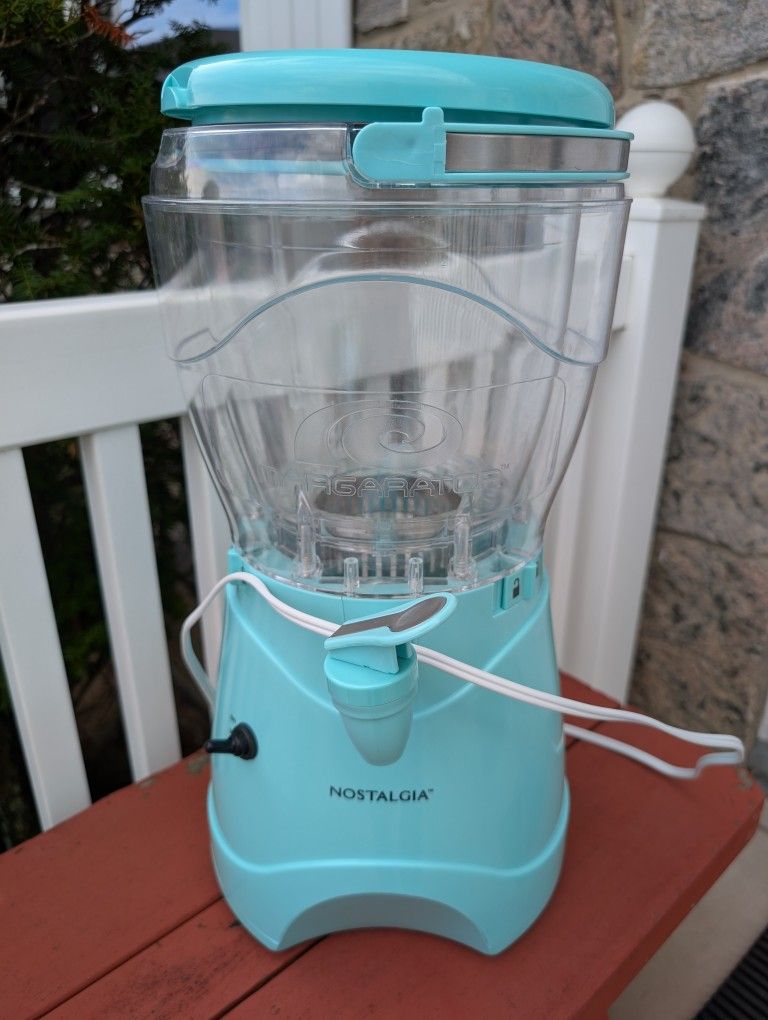 Nostalgia Frozen Drink Machine