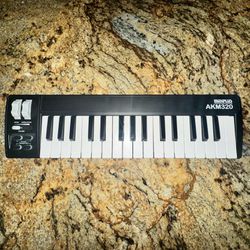Piano MIDI+ akm320 32 Key MIDI Controller 30 OBO