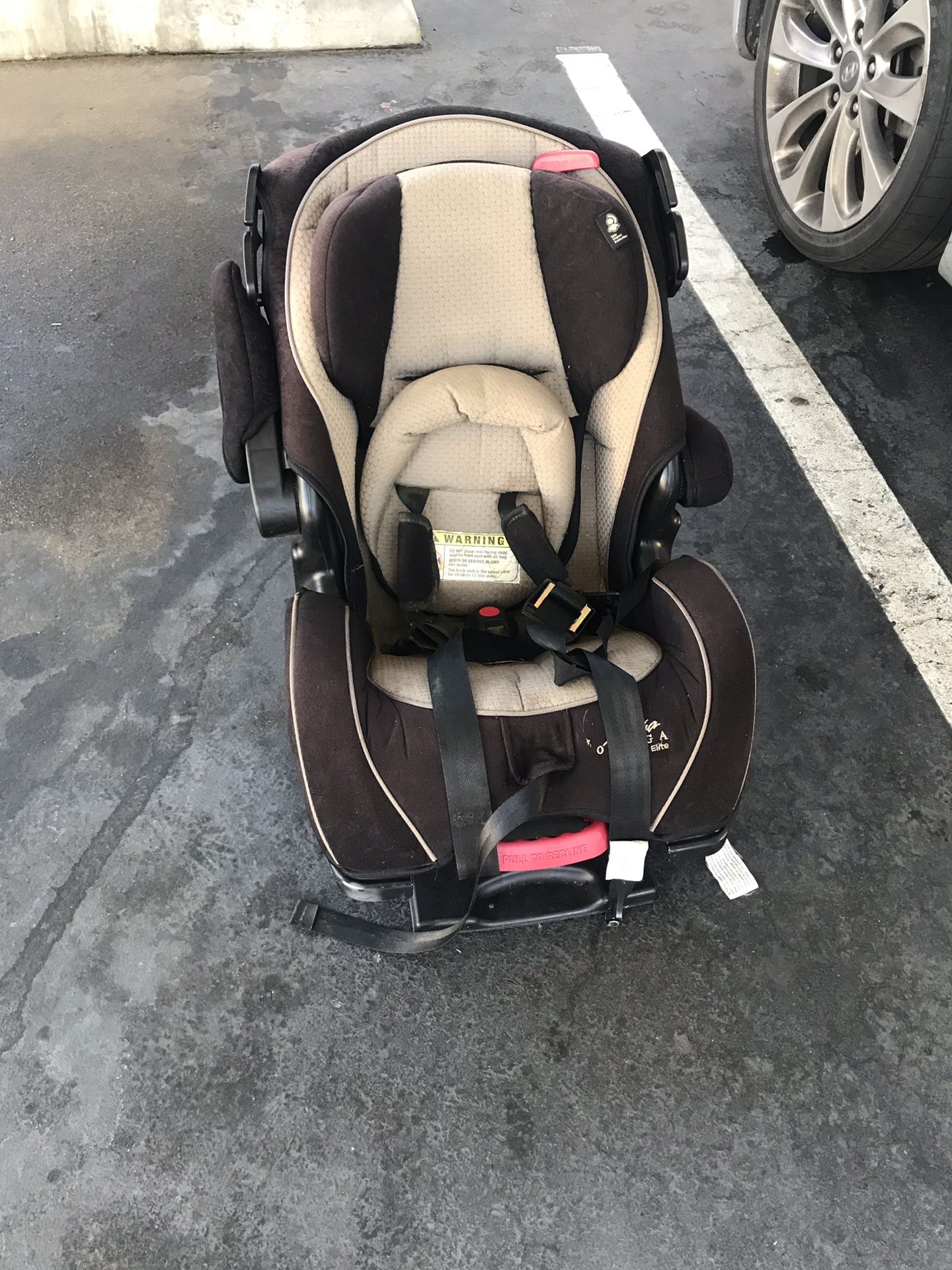 Adjustable car seat with base need gone ASAP today cheap $20