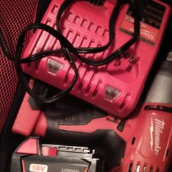  Milwaukee 18 and bolt impact 5.0 battery and charger come with carrying case