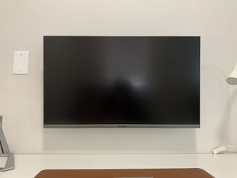 32” Monitor & Wall Mount