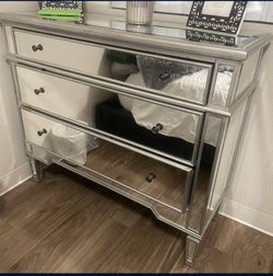 Dresser/mirror
