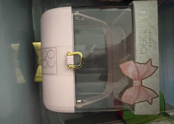 New inbox girls make up box ask about free delivery