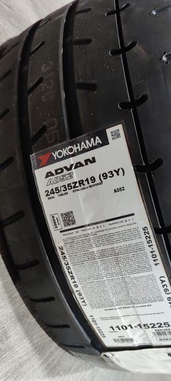 Yokohama A052 NEW  245/35/19