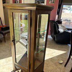 Glass Cabinet /Vitrina 