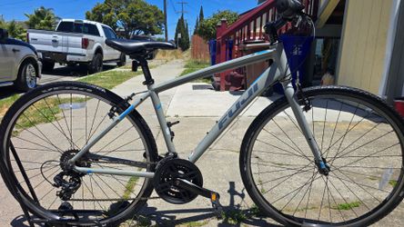 Fuji Hybrid Bike Medium Size