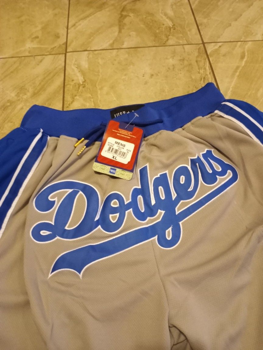 Los Angeles Dodgers Shorts Size: MEDIUM-2XL