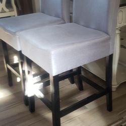 2 Bar Stools Excellent Condition 25"