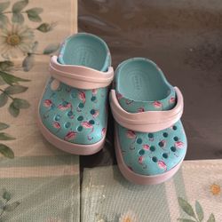 Size 4 Child Crocs