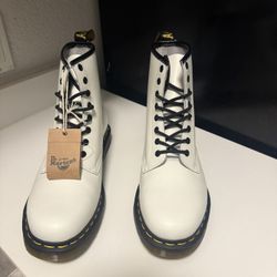 NEW Dr. Martens 1460 Smooth Leather Boots - White