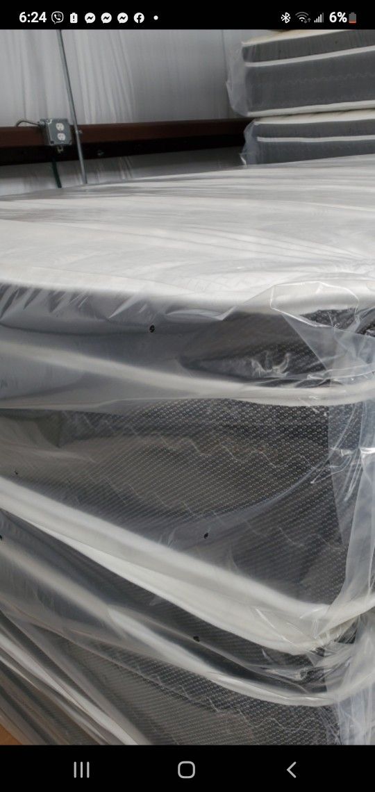 Queen Size New Thick Pillow Top Bed Can Deliver