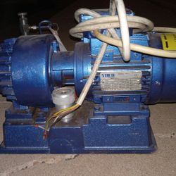 Compresser Pump  Made For Any Thing  Worth Around 2,000 To 4,000b