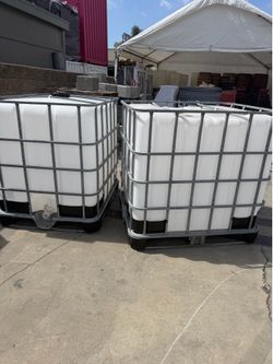 Tank with steel pallet 275 gallon
