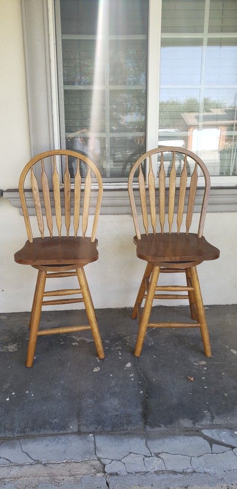 2 Wooden Swivel Bar Stools