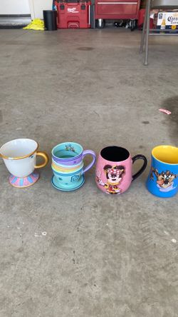 Disney & Looney Tunes Collectible Mugs – Set of 4