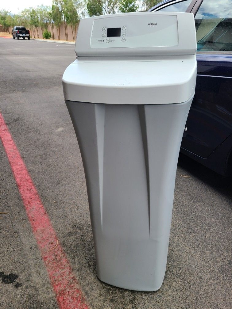 Whirlpool Water Softener 40,000 Grain Salt Softener WHES40 LL40 New