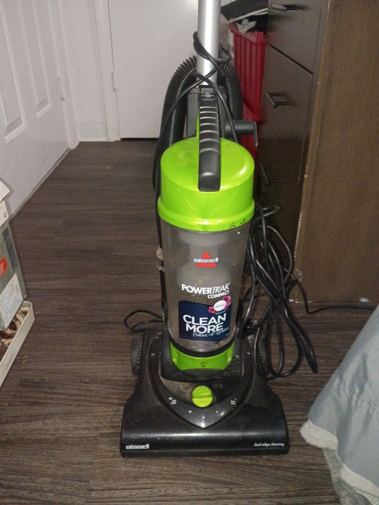  Force Helix Bagless Upright Vacuum