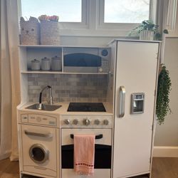 KidKraft Large Wooden Play Kitchen