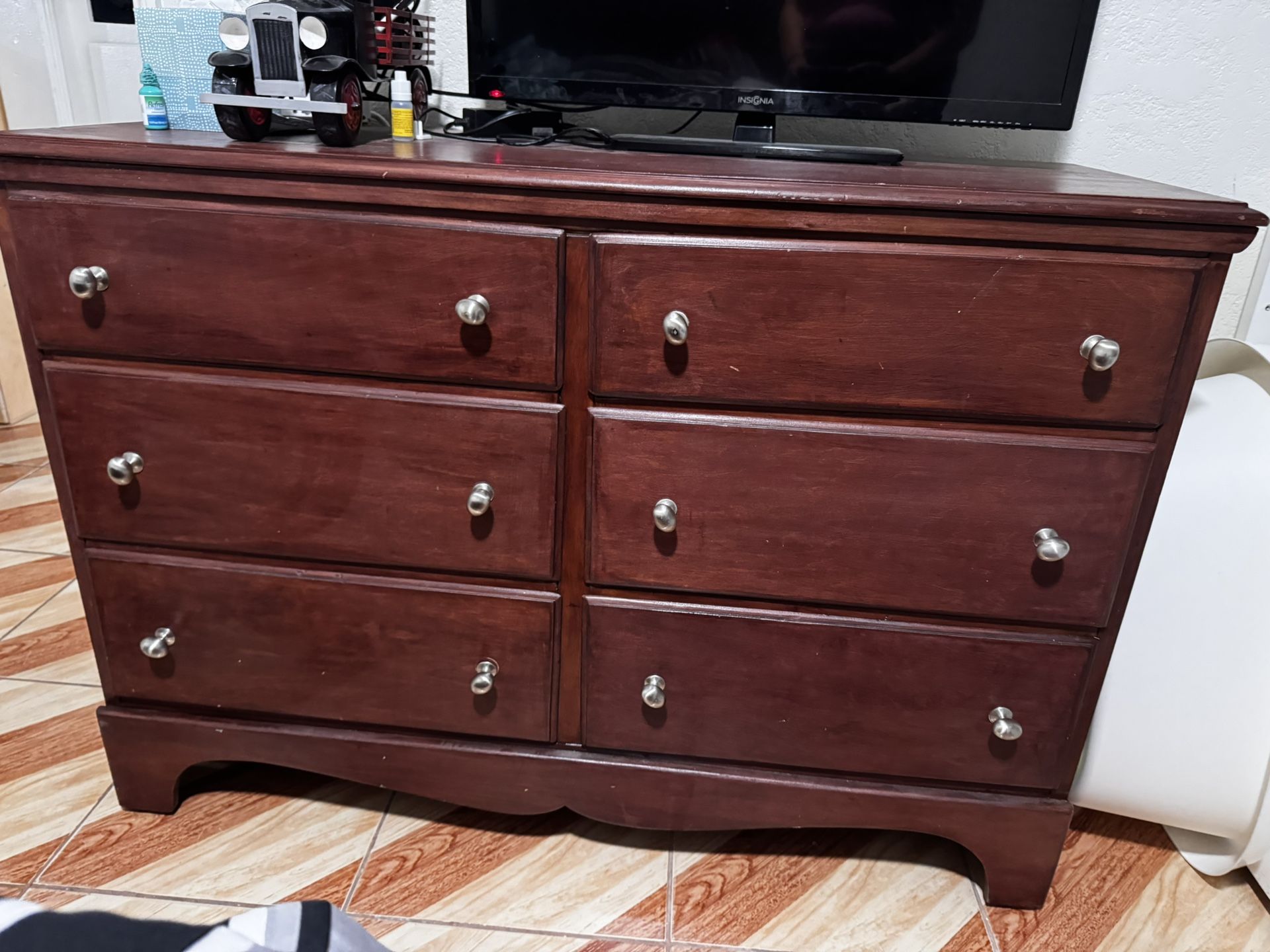 Wooden 6 Drawer Dresser