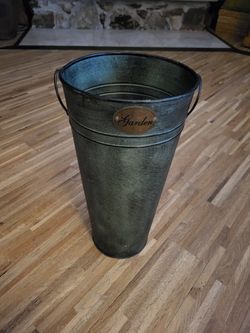 COUNTRY TIN (GREEN) W/HANDLES CUT FLOWER CONTAINER