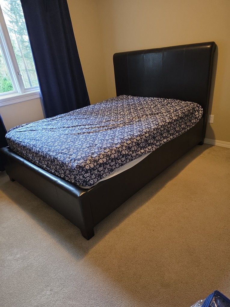 Queen Size Bed Set