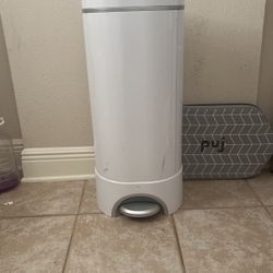Munchkin Step Diaper Pail
