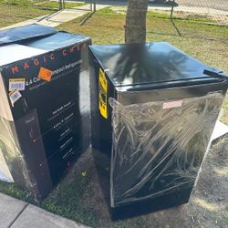 Magic Chef
4.4 cu. ft. Mini Fridge in Black