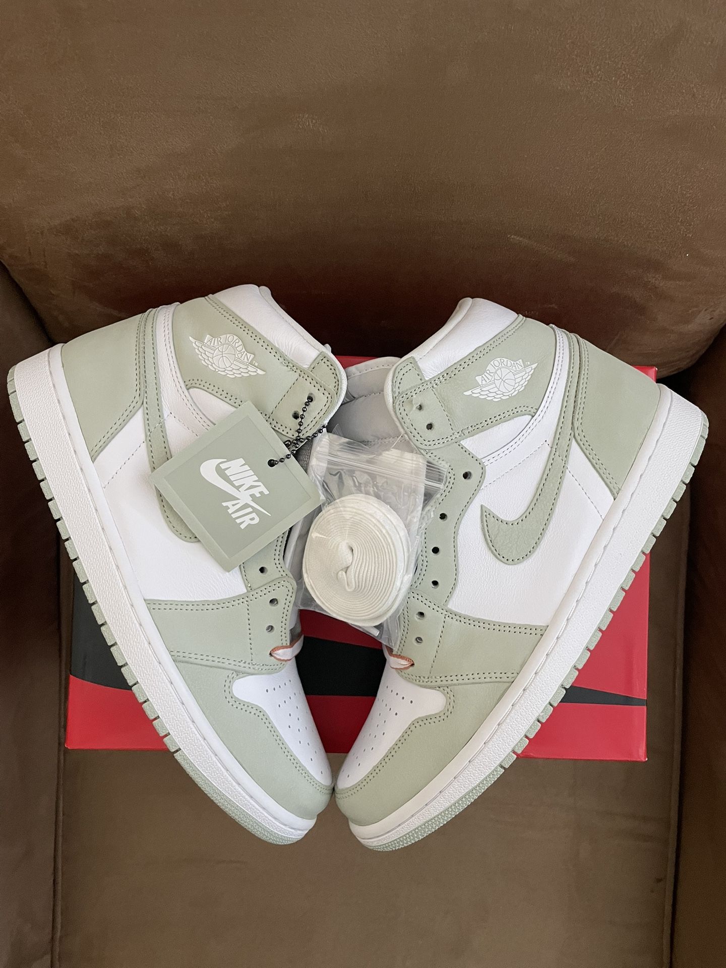 Jordan 1 Retro High OG Seafoam (W)