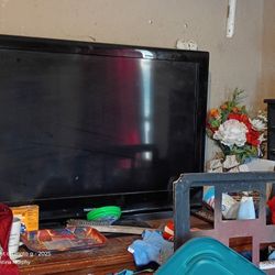 Toshiba 40" Flat Screen TV With Remote