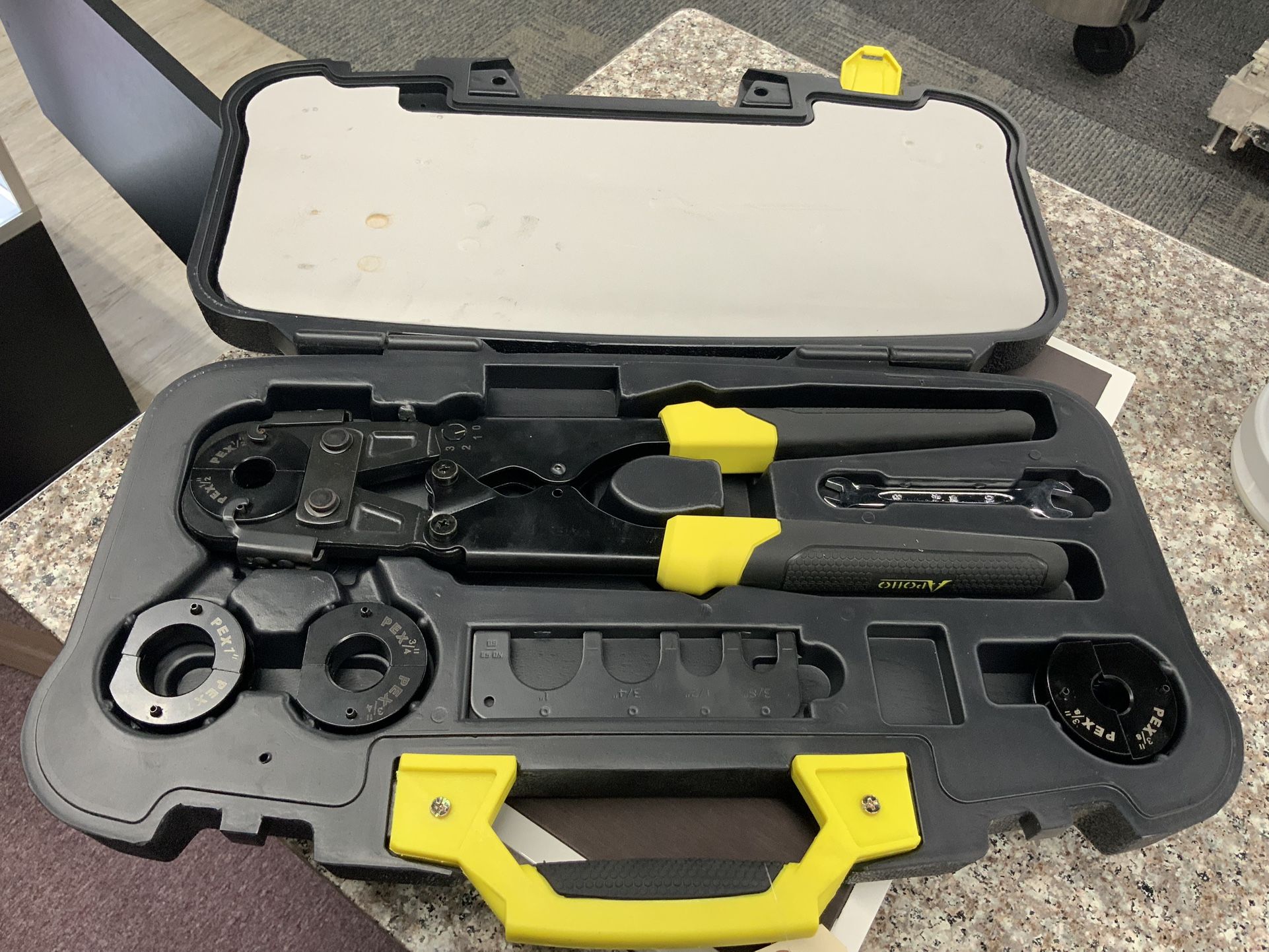 Apollo Pex Crimp Tool Kit for Sale in Willoughby, OH OfferUp