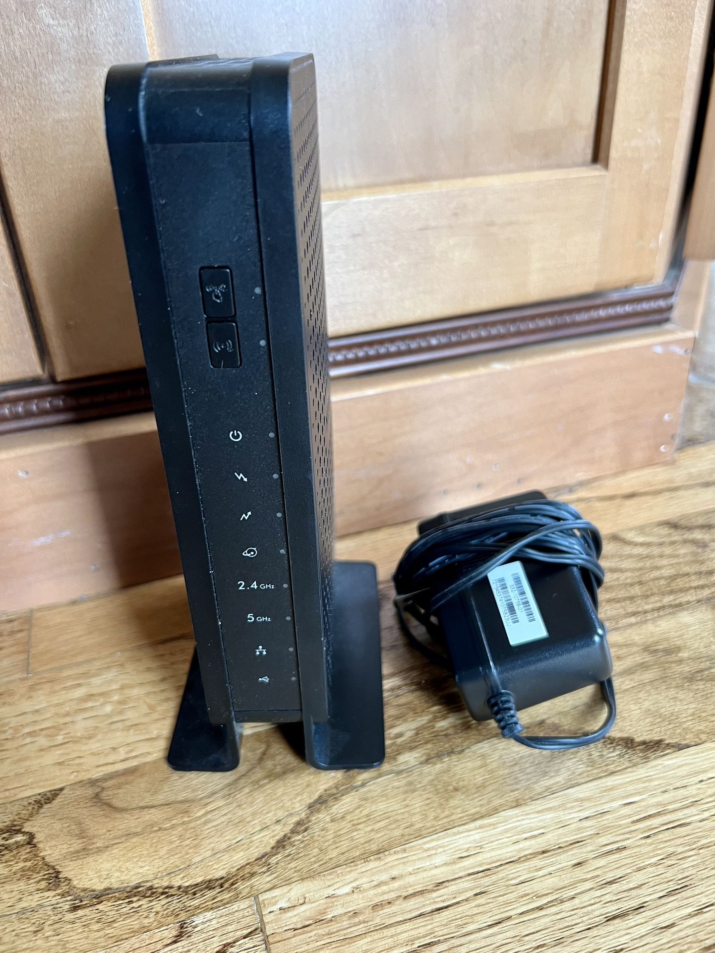 Netgear C3700-100NAR C3700-NAR DOCSIS 3.0 WiFi Cable Modem Router with N600 8x4 Download speeds for Xfinity from Comcast, Spectrum, Cox, Cablevision