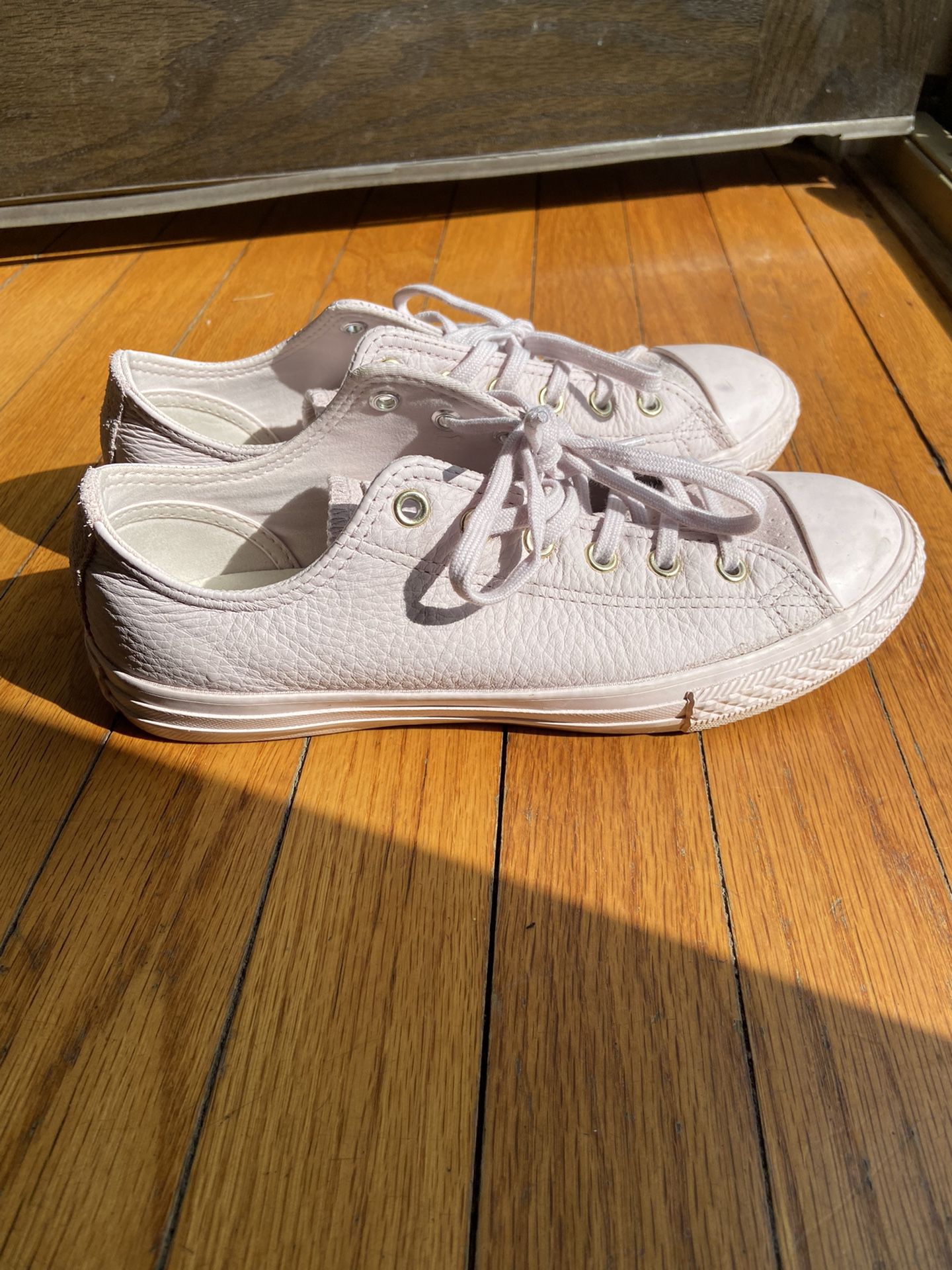 Leather Converse Chuck Taylor Low Sneakers Size 4.5Y