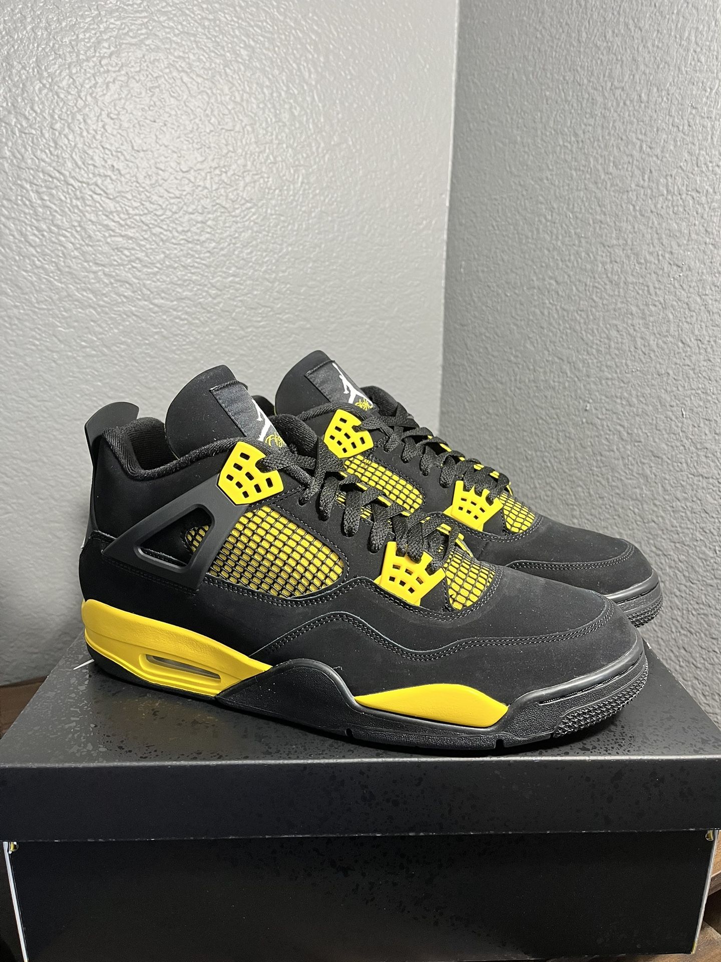 Jordan 4 Retro Thunder