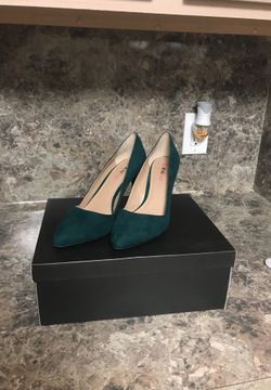 Emerald heels
