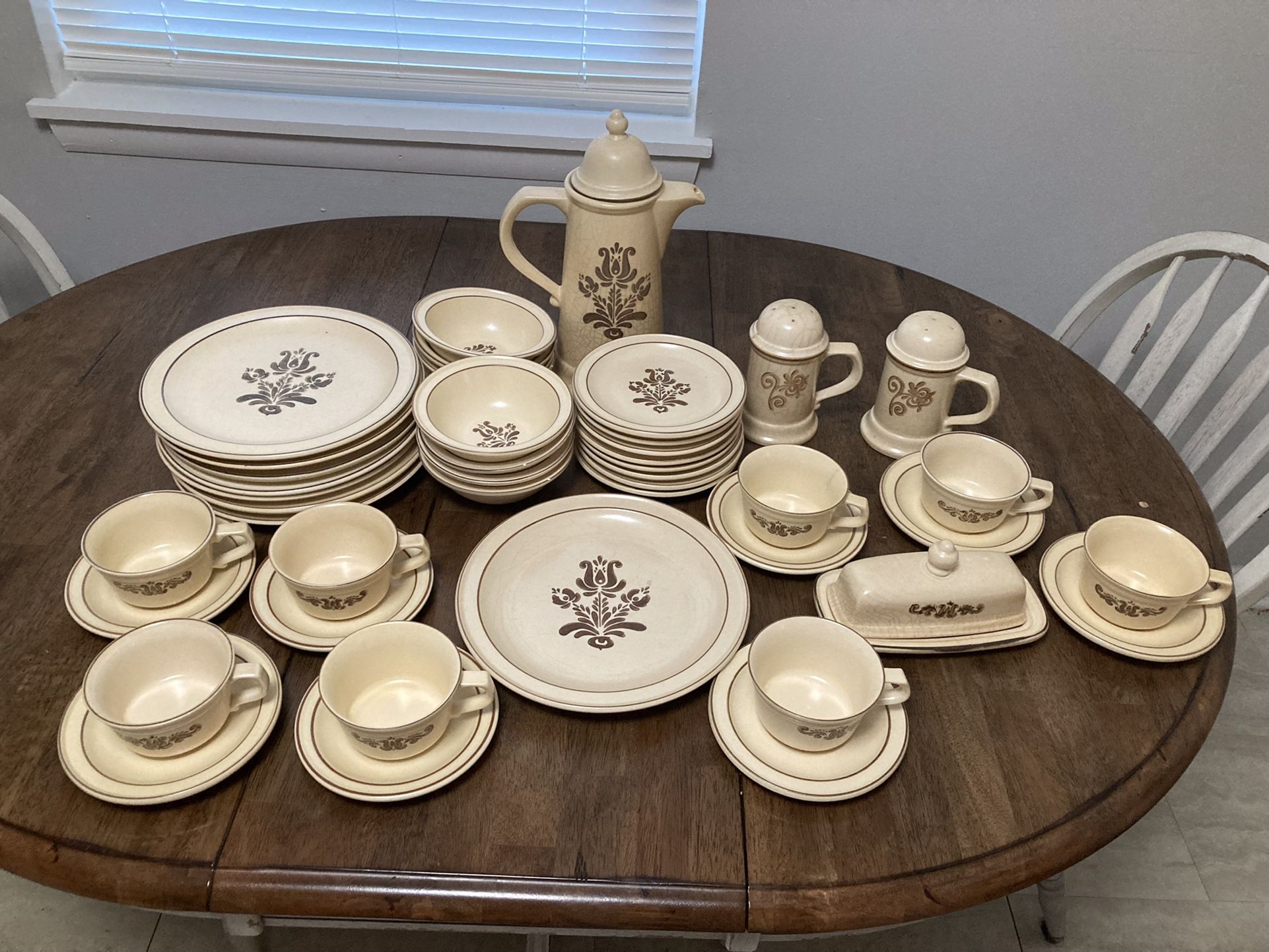 Pfaltzgraff Collectible Village Dinnerware