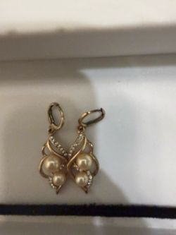 Peral Gold Earrings