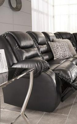 New Vacherie Black Reclining Sectional