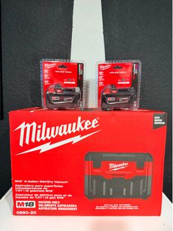 Milwaukee M18 Wet/Dry Vacuum with 2 Batteries