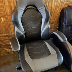 Like New! Staples Emerge Vortex Bonded Leather Ergonomic Gaming Chair (Black/Gray) 