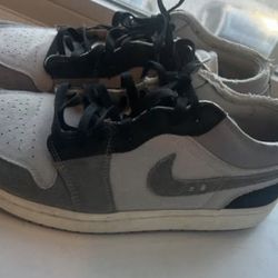Jordan 1 Low, Grey/Black